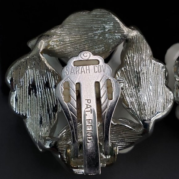 Sarah Coventry White Enamel Floral Flower Clip On Earring Pat Pend Vtg 1964 - Picture 6 of 10